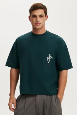Cropped Fit FIFA T-Shirt