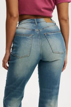 Curvy Stretch Straight Jean