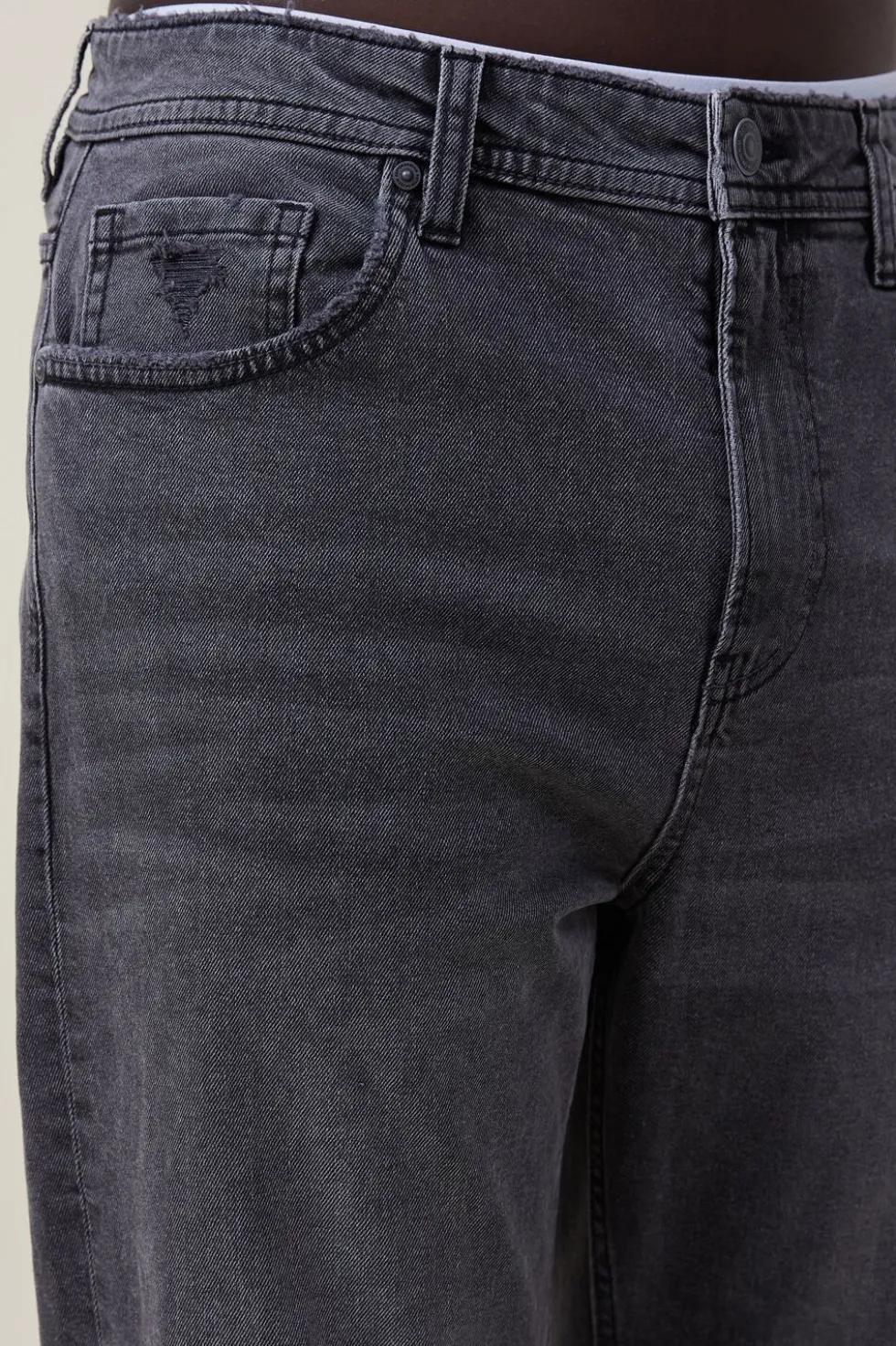 Relaxed Tapered Jean